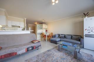 Ontdek deze ruime en praktisch ingedeelde studio, gelegen in Residentie Nordic. Dankzij de afzonderlijke slaaphoek geniet u van extra comfort en een duidelijke scheiding tussen woon- en slaapgedeelte.<br /><br />Troeven:<br />- Ruime en lichtrijke studio<br />- Aparte slaaphoek<br />- Zijdelings zeezicht<br />- Badkamer met douche<br />- Afzonderlijk toilet<br />- Momenteel actief verhuurd<br />- Ruim terr<br />- Ruime kelderberging <br /><br />Interessant als investering of eigen verblijf