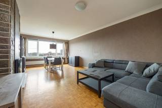 Op zoek naar een lichtrijk appartement met alle comfort binnen handbereik?Dit tweeslaapkamerappartement combineert rust, bereikbaarheid en...