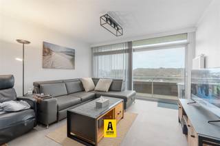 <p><span>Op zoek naar een lichtrijk appartement met prachtige uitzichten én een centrale ligging? Dit ruime 1-slaapkamerappartement op de derde verdieping van een verzorgd gebouw mét lift biedt het allemaal.<br />Troeven van dit appartement:<br />Open zicht vanop het noordoost- én zuidwestgerichte balkon<br />Vlakbij zee, markt en duinen geniet van rust én levendigheid<br />Ruim en licht interieur<br />ideaal als vaste woonst, tweede verblijf of investering<br />Toplocatie: op wandelafstand van strand, winkels en openbaar vervoer<br />Verzorgde residentie met lift en goede syndicale werking<br />Indeling: inkomhal, lichtrijke leefruimte met toegang tot het zonnig balkon met open duinenzicht, open ingerichte keuken, 1 slaapkamer met balkon met open duinenzicht, badkamer met ligbad en lavabo, apart toilet.<br />Laat je verrassen door de unieke combinatie van uitzicht, licht en locatie. Ideaal als vaste woonst, vakantieverblijf of slimme investering aan zee.<br />Momenteel verhuurd aan een uitstekende huurder!!</span></p><p><span>Interesse? Contacteer ons vandaag voor een bezoek! </span></p>