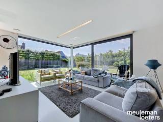 This recent and energy-efficient home enjoys a very quiet yet central location near the center of Waardamme.This furnished property is available for...