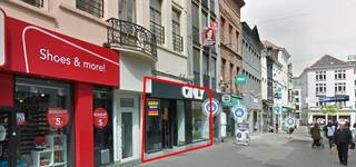 Top gelegen commercieel gelijkvloers, gelegen nabij ‘H&amp;M’, ‘PRIMARK’, … (voorheen ‘ONLY’). <br />Dit pand heeft een gelijkvloerse opp. van 230 m² en een stockruimte op verdieping -1. <br />De maandelijkse huurprijs bedraagt 15.000 euro. Dit betreft een pand met véél passage, komende van de Vrijdagmarkt (parking) en de Groentenmarkt. <br />Onroerende voorheffing ten laste van de huurder. <br /><br />