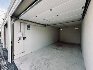 Deze garagebox is gelegen in het centrum van Beveren en maakt deel uit van residentie Léon. De volledig afgesloten garagebox bevindt zicht achter...
