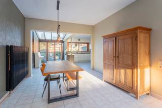 Cette maison bel-étage est située dans le quartier résidentiel calme et agréable "Deuzeld" à Schoten, un environnement où les enfants jouent...