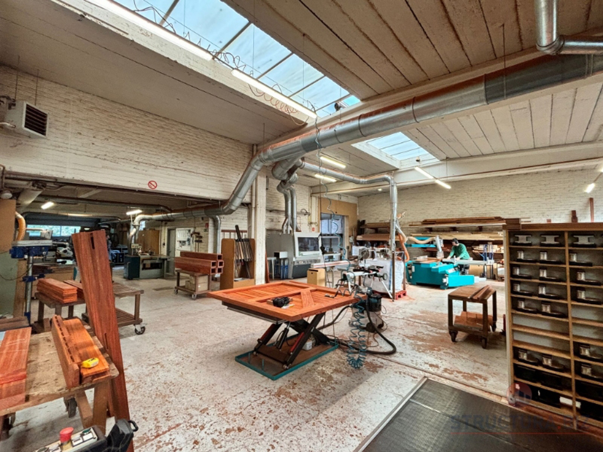 Commerciële Showroom met Magazijn op Toplocatie in Bonheiden – Te koop - foto 4