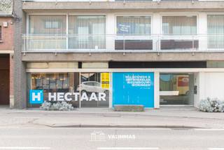 VALIMMAS verhuurt in het centrum van Asse deze bijzonder stijlvol ingerichte praktijk- of kantoorruimte, ± 75m² groot...  inkom en receptie...