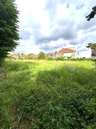 Terrain à construire pour une maison quatre façades dans une rue calme près du centre de Zellik.Il s'agit d'un terrain de 8a 64ca avec une largeur...