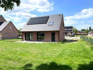 Nouvelle CONSTRUCTION moderne, avec un niveau E de 4 !Géothermie, chauffage par le sol, double vitrage ALU avec screens, panneaux solaires,...