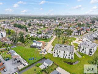 Deze bouwgrond voor open bebouwing vinden we terug in Diepenbeek (Lutselus) en telt een oppervlakte van 719m²De breedte van de grond aan de...