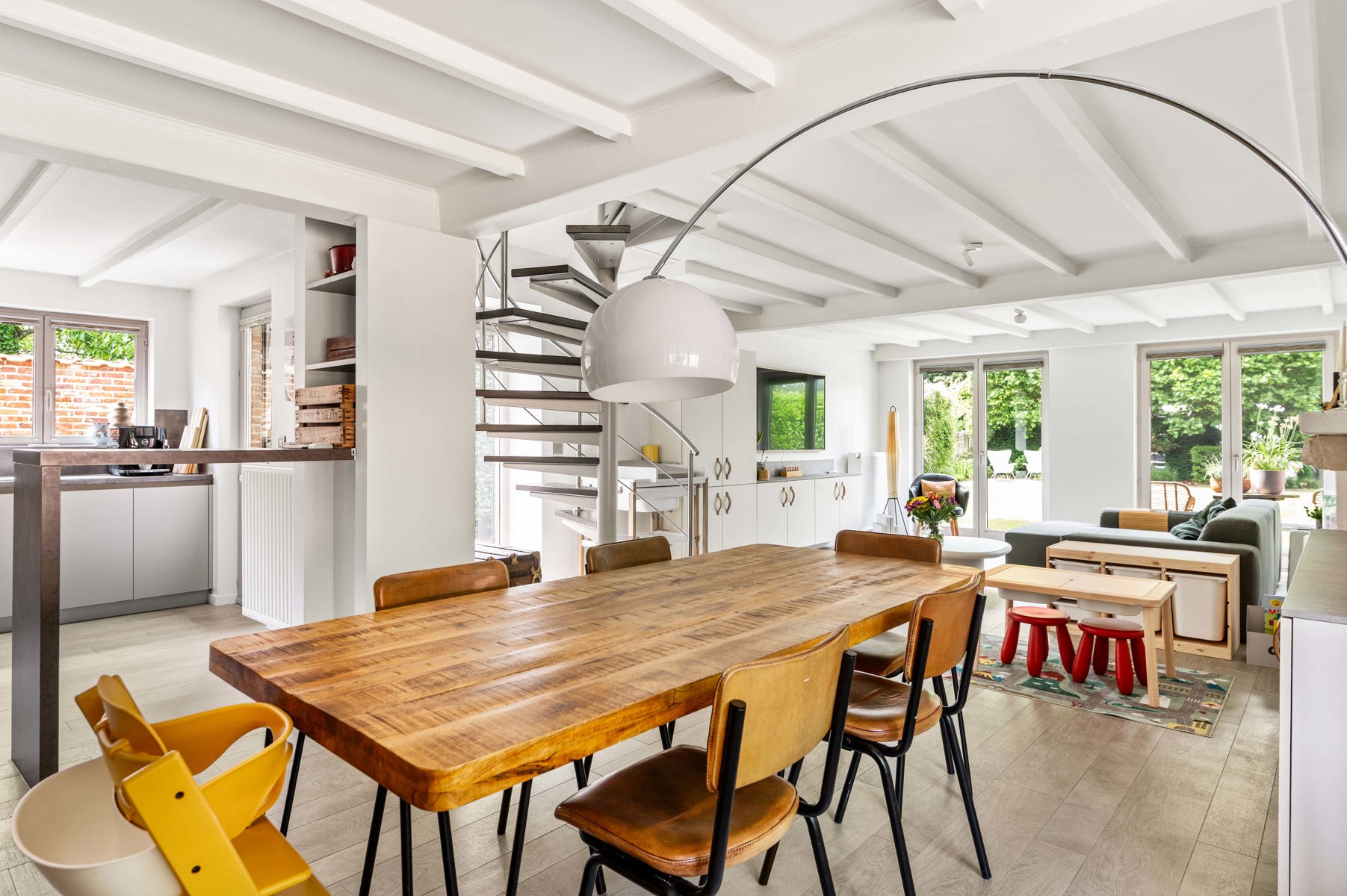 Gerenoveerde woning gelegen in een autoluw straatje te Sint-Job! - foto 4