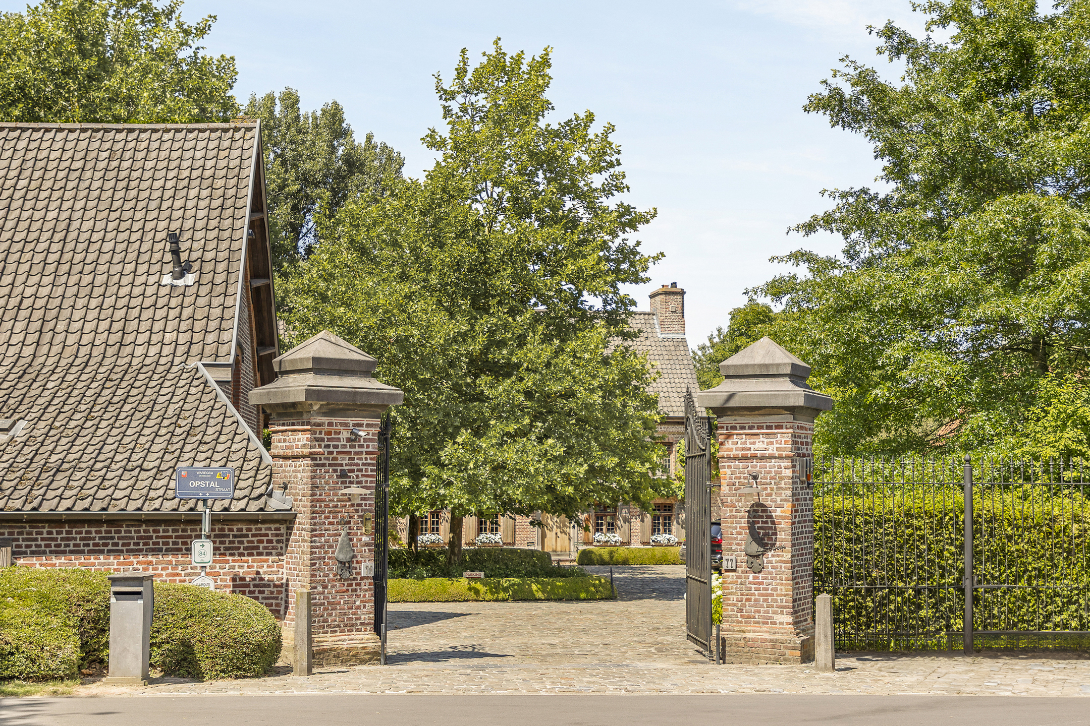 Unieke vierkantshoeve met enorm veel potentieel!  - foto 3