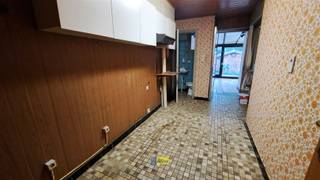 <p><span>In de gegeerde woonwijk "den Donk" gelegen in een autoluwe straat nabij Schotenhof en op wandelafstand van Schoten centrum bieden wij u deze ruime, te renoveren EGW.</span></p><p><span>Deze constructief degelijke woning biedt door haar mooi woonvolume en uitstekende locatie heel wat mogelijkheden:</span></p><p><span>Met haar aanzienlijke leefruimte met grote keuken en aansluitend grote (was)berging, de 3 slaapkamers en bijkomend grote zolder slaapkamer beschikt dit huis over de ideale basisindeling om hier je eigen thuis van te maken.</span></p><p><span>Een gunstig georiënteerde tuin maakt deze gezinswoning compleet. </span></p><p><span>Verder beschikt u over de mogelijkheid om een individuele, ruime garagebox in een garagecomplex verder in de straat gelegen (Laaglandlei 14) mee aan te kopen voor € 30 000.</span></p><p><span>Laat deze opportuniteit u dus niet voorbij gaan en boek snel een afspraak of u komt waarschijnlijk TE LAET!</span></p><p><span> </span></p>