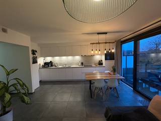 Op zoek naar een modern, comfortabel appartement op een toplocatie? Dit instapklare appartement biedt alles wat je nodig hebt voor zorgeloos...