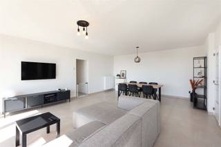 Modern gerenoveerd (2023) appartement met 3 slaapkamers nabij het bruisende centrum van Genk Ligging :+ Gelegen in de groenste centrumstad van...