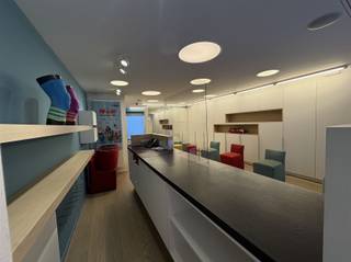 Bent u op zoek naar een kantoorruimte of een handelspand om uw droom waar te maken?Dit handelspand kan gebruikt worden als kantoor of commerciële...