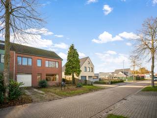 TE KOOP: TE RENOVEREN WONING MET VEEL POTENTIEEL NABIJ HET CENTRUM VAN RETIEBent u op zoek naar een woning die u volledig naar uw eigen smaak kunt...