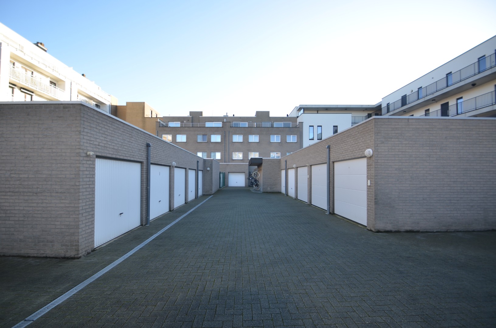 Vlot inrijdbare garagebox op het gelijkvloers - foto 3