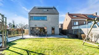 Immo3000 heeft deze ruime & recente vrijstaande villa te koop in Tielt-Winge mét zwembad.Deze woning heeft alles wat je nodig hebt : 6 ruime...