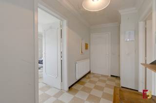 In het rustige en geliefde Astene vind je deze charmante woning op een hoekperceel. De woning biedt een praktische indeling, veel...