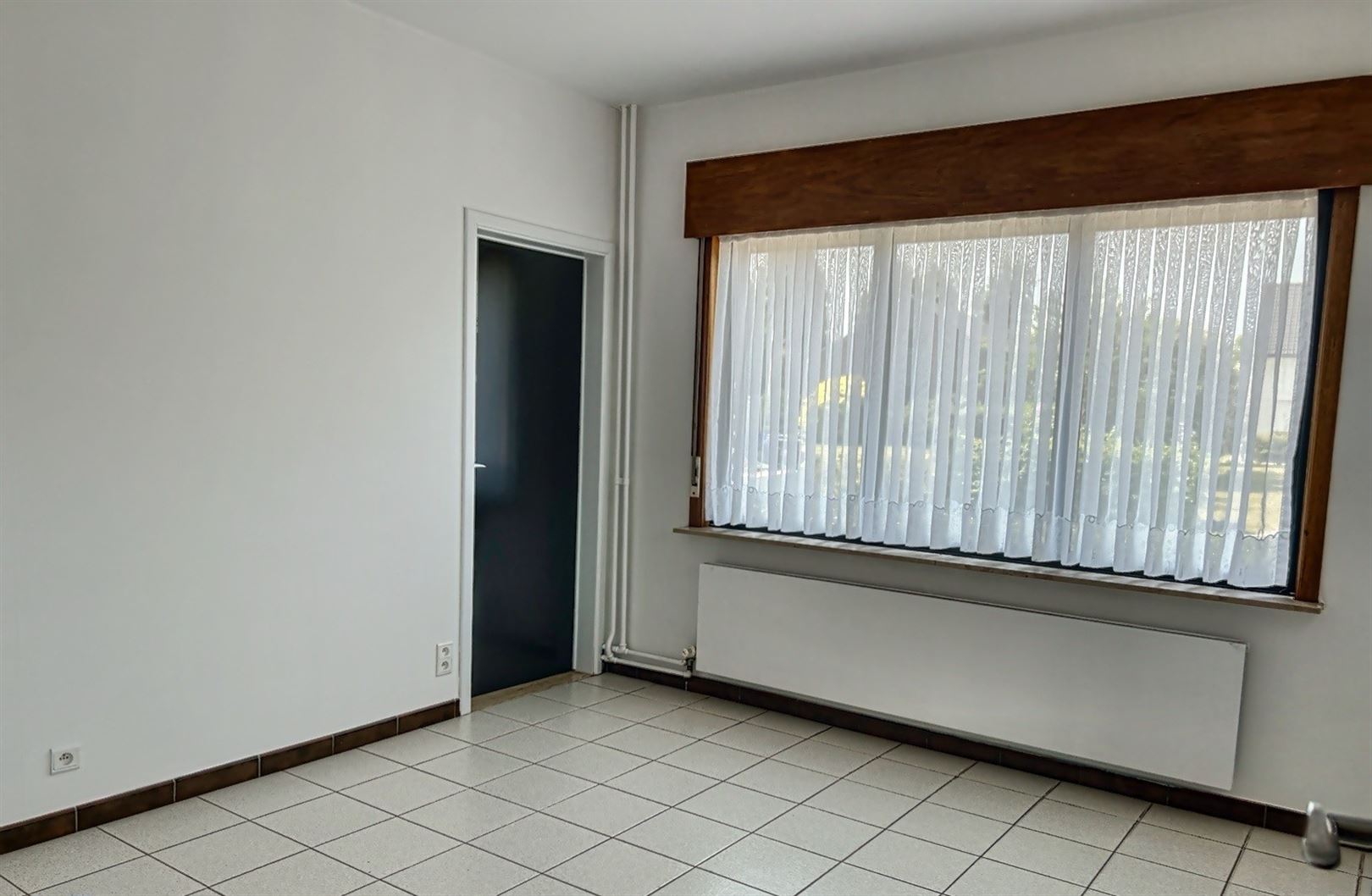 Rustig gelegen open bebouwing met 2 slaapkamers en bureau op een perceel van 920 m². - foto 4