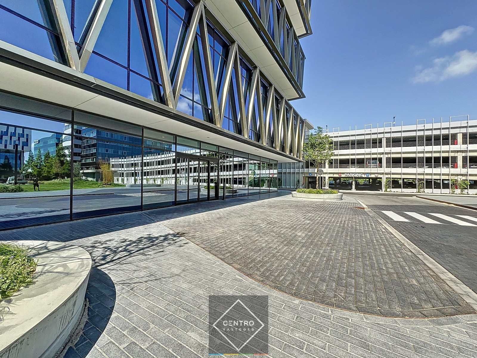 SCHERP GEPRIJSDE kantoorruimte (±240m²) met prachtige zichten in de Westwing Tower op de derde verdieping ! - foto 3