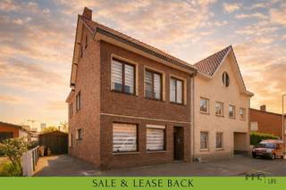 VERKOOP MET LEVENSLANG HUURCONTRACT -> INVESTERING! ZELF NIET ONMIDDELLIJK TE BEWONEN. MEER INFO: https://www.immo2life.be/nl/te-koop?view=detail&amp;id=1268 De vraagprijs bedraagt 215.000 EURO, onder voorwaarde dat de huidige verkopers (= broer en zus) (M 68 jaar en V 75 jaar) én hun zus (V 62 jaar) de woning levenslang kunnen huren aan een maandelijkse huurprijs van 900 EURO (met jaarlijkse indexatie). De verkopers en hun zus worden uw goede huisvader huurders, u moet dus zelf geen huurder zoeken. Het betreft een levenslang notarieel huurcontract dat enkel kan worden opgezegd door de huurders. Een ideale investering in vastgoed zonder zorgen met een brutorendement van 5 %.Het betreft een ruime halfopen bebouwde woning met 5 slaapkamers, veranda, garage en zuidgericht terras gelegen op een perceel van 206 m² te Beverlo, deelgemeente van Beringen. De woning is vlot bereikbaar (mobiscore 8,6/10) via de nodige verbindingswegen (N72, N73 en E313) en begeeft zich op amper 1,5 km van het centrum van Beverlo en op 3,2 km van het centrum van Beringen.[De mobiscore geeft de milieu-impact aan voor verplaatsingen vanaf een woning. Ze toont hoe goed voorzieningen, zoals scholen, winkels, openbaar vervoer,… met de fiets of te voet bereikbaar zijn.]De woning werd opgericht in 1957 en wordt zeer goed onderhouden door de huidige bewoners. In 2020 werd het dak volledig gerenoveerd (o.a. plaatsing onderdak, pannen, nok, ondernok, enz.) en werd de zoldervloerplaat geïsoleerd met 220mm isolatie 'Knauf Multifit 35'. (Factuur beschikbaar bij verdere interesse.) De woning beschikt over een kelder met waterverzachter en bovengrondse stookolietank (2.000l). De woning is op heden voorzien van houten raamwerk met gedeeltelijk enkele en gedeeltelijk dubbele beglazing. Bij verdere interesse is er een offerte beschikbaar om de enkele beglazing te vervangen door dubbele beglazing.De indeling is als volgt: inkomhal, toegang naar droge kelder, lichtrijke woonkamer, eetkamer, ingerichte keuken (met toestellen) met eetplaats en salon, hal, apart toilet, veranda met bijkeuken (en voorziening voor wasmachine en droogkast) en toegang naar zuidgericht terras/koer. Op de 1ste verdieping bevindt zich de nachthal, 5 slaapkamers, een ingerichte badkamer (voorzien van enkele wastafel, toilet en ligbad) en een berging. Er is een vaste trap aanwezig in de nachthal op de 1ste verdieping die toegang verleent tot de nog in te richten zolderruimte met geïsoleerde zoldervloer. Buiten bevindt zich de oprijlaan, de garage en het aangenaam onderhoudsvriendelijk zonneterras/koer.