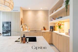 Deze recente gezinswoning, gelegen in de rustige Pierrette Cuelenaerestraat 13 te Oostakker, werd iets meer dan twee jaar geleden opgeleverd...