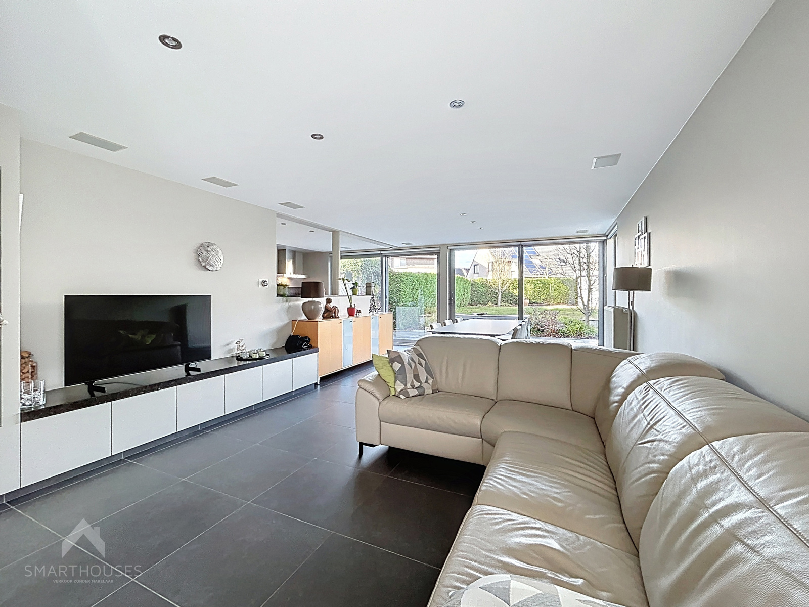 Halfopen woning op 444 m² met 3 slaapkamers en garage - foto 3