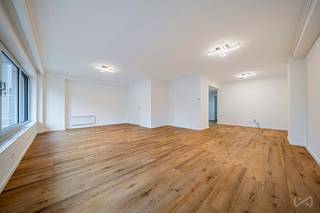 Situé en plein cœur de Liège, à proximité immédiate des commerces, transports en commun, écoles, parcs et axes routiers, découvrez ce...