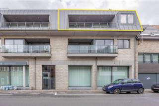 Dit ruime appartement, nabij het centrum van Tielt, deed destijds dienst als modelappartement en werd daardoor tot in de puntjes afgewerkt.Het...