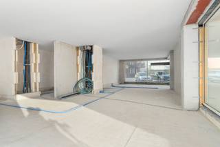 Casco gelijkvloerse handelsruimte van 117m² op commerciële ligging te koop in Vichte. De handelsruimte is gelegen in residentie Rembrandt.Ontdek...