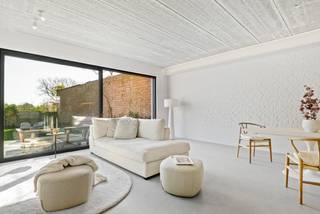 Stijlvol gerenoveerde woning met 3 slaapkamers, tuin en EPC A te LierDeze woning is kwalitatief en met veel smaak gerenoveerd waardoor het voldoet...