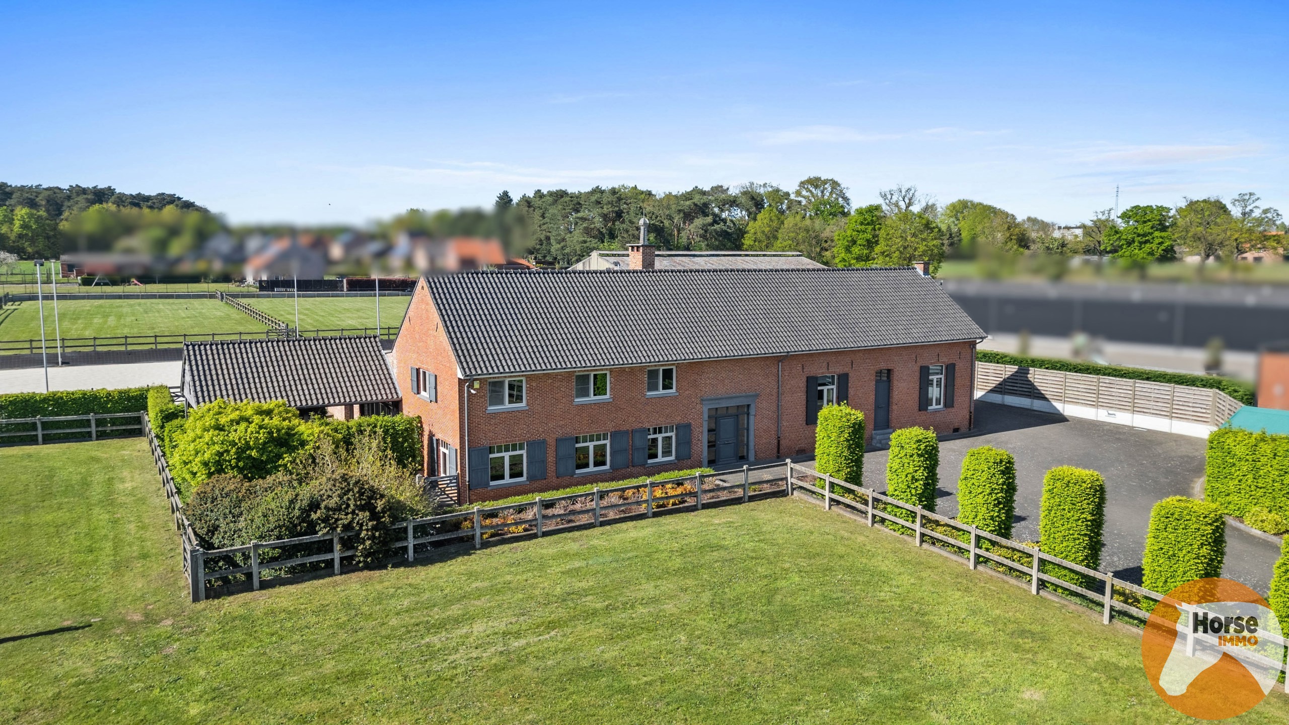 HEUSDEN-ZOLDER - Hoeve met paardenaccommodatie - foto 3
