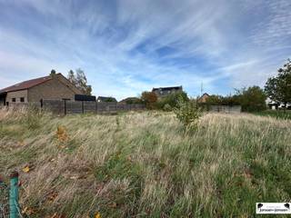 Mooi perceel bouwgrond van 416 m² dienstig voor halfopen bebouwing! Het perceel heeft een breedte van 13m op een diepte van 32m en is gelegen in...