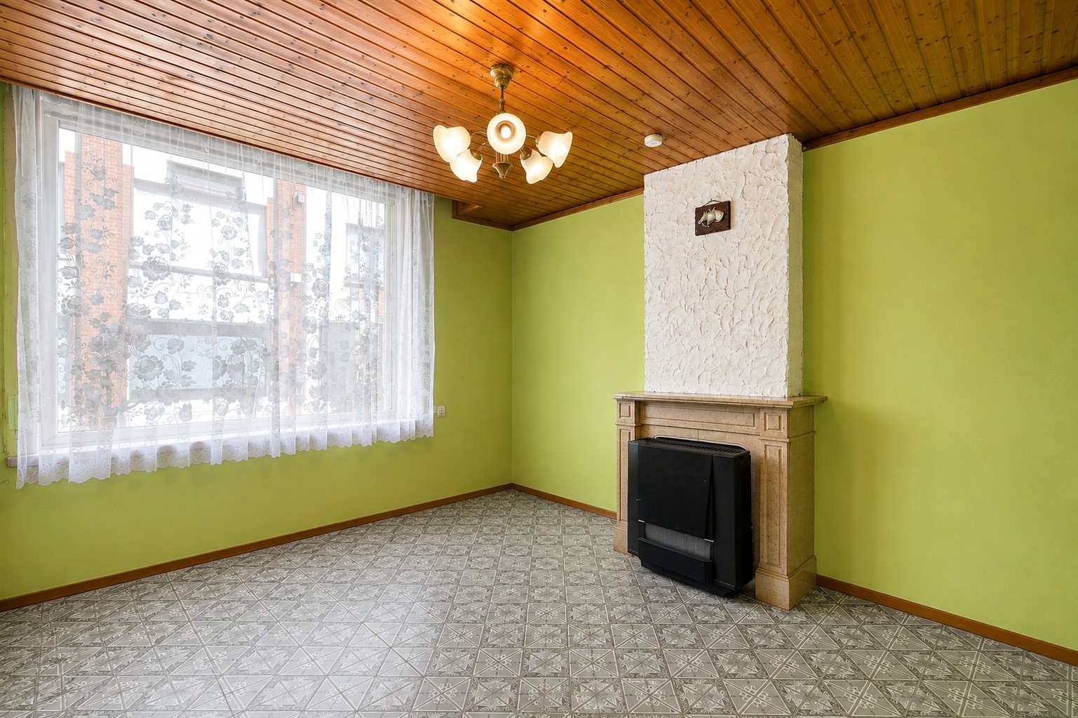Te renoveren woning met 3 slaapkamers, kelder en zuidwestgerichte stadskoer in Tielt! - foto 4
