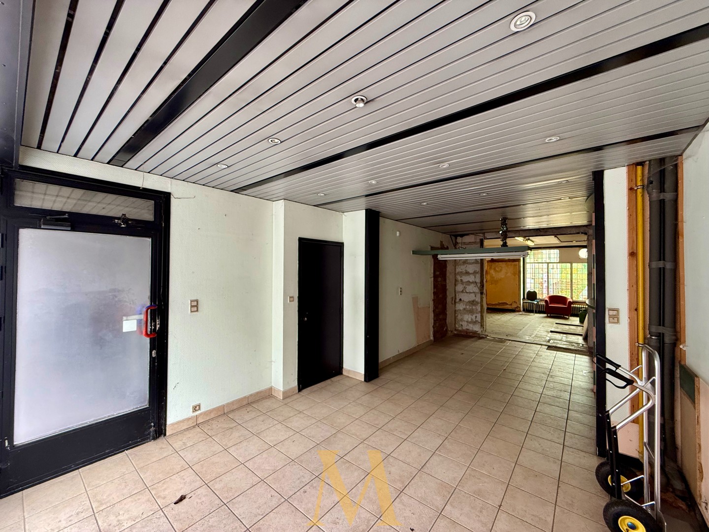 Te renoveren handelspand met ruim appartement in hartje Zwevegem - photo 5