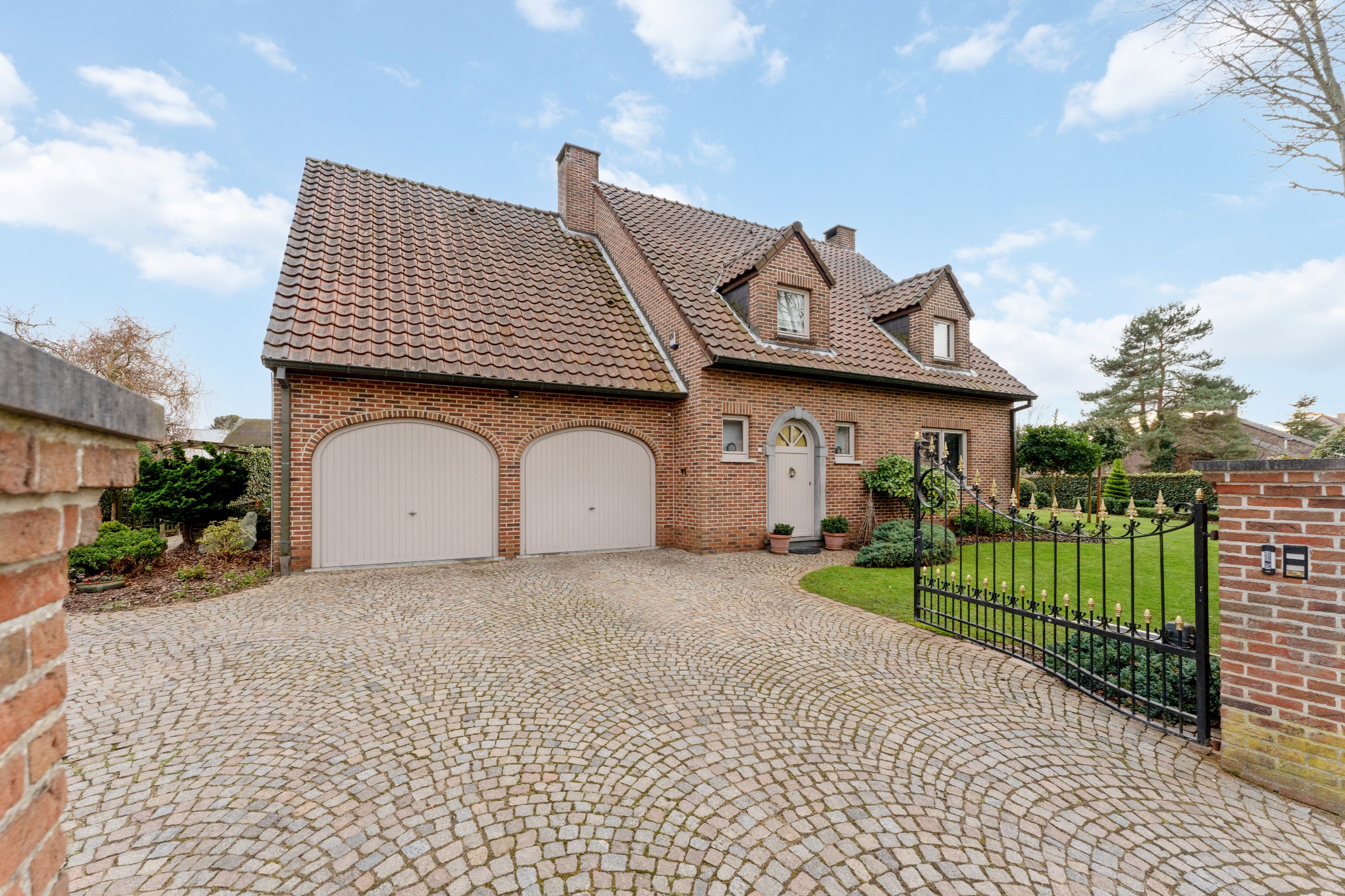 Maison à vendre à Genk avec 4 chambres - photo 1