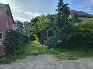 Bouwgrond voor een halfopen bebouwing in de groene wijk Elshout. 10m breed, 68 m diep met reeds een vergunde garage op van 4 x 11m. Elektriciteit is aangesloten (3F). Bouwbreedte 7m, en bouwdiepte tot 17 m.<br />Zuid-zuid-oost gerichte tuin.