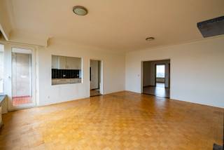 Lichtrijk appartement met 2 slaapkamers op de negende verdieping.Het appartement is gelegen op Linkeroever en met een mooi uitzicht op...