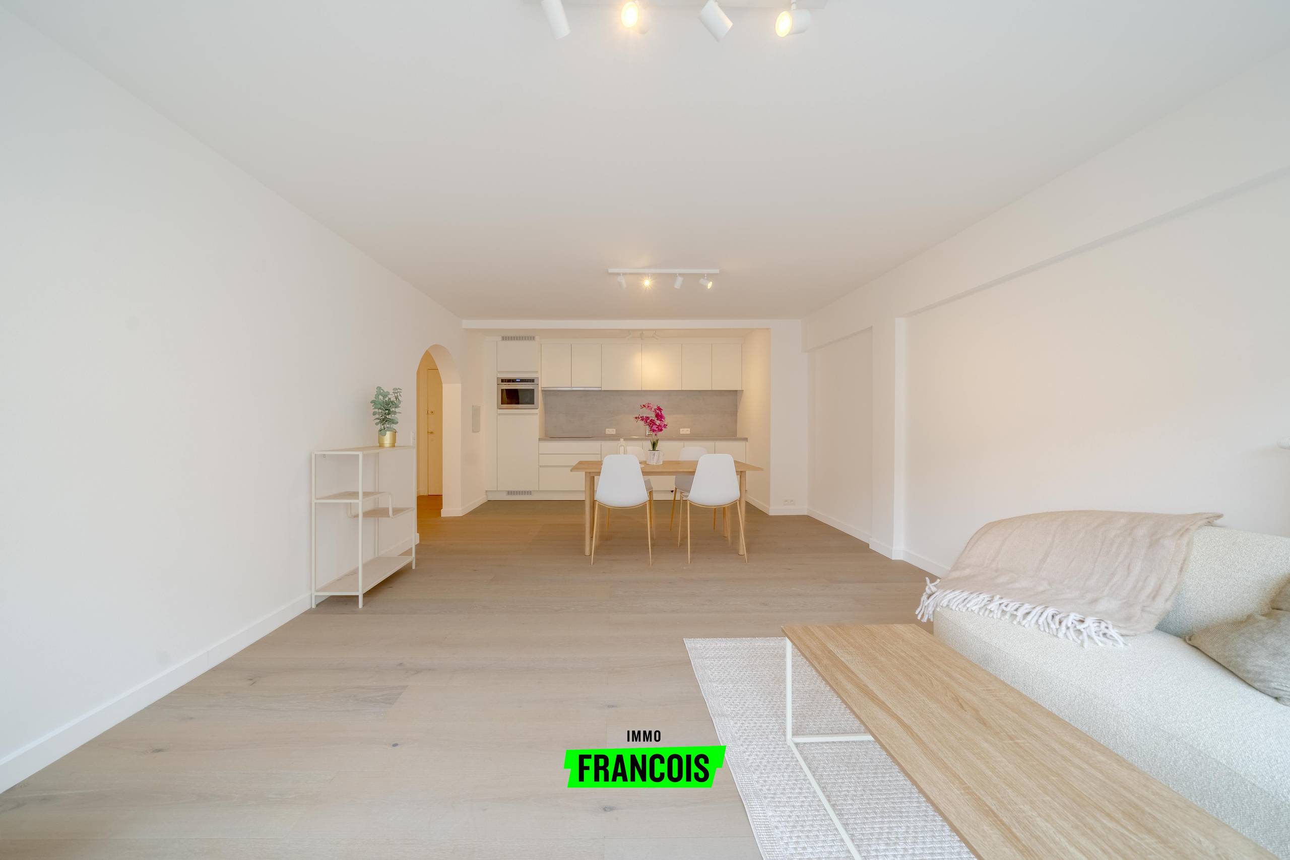 Stijlvol gerenoveerd appartement op topligging in Oostende te koop - foto 5