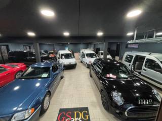 In Ninove bevindt zich dit bijzonder veelzijdige eigendom met een vlotte bereikbaarheid en sterke visibiliteit. Momenteel ingericht als showroom...