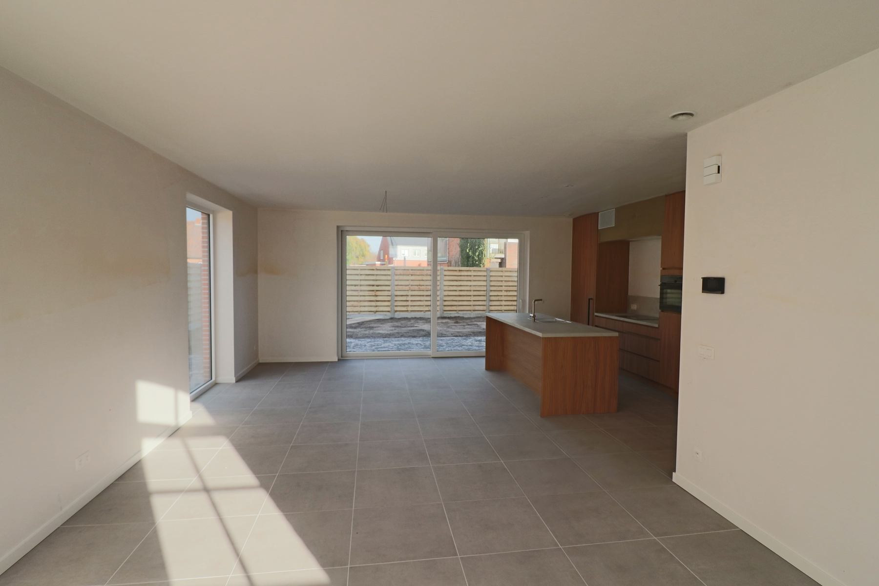 Ruime gezinswoning (ca 245 m²) met 4 slaapkamers op perceel van ca. 303 m². - foto 4