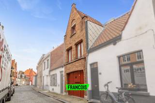 Deze instapklare woning is gelegen in de Peperstraat, op een toplocatie in het Sint-Annakwartier, op wandelafstand van de Grote Markt,...