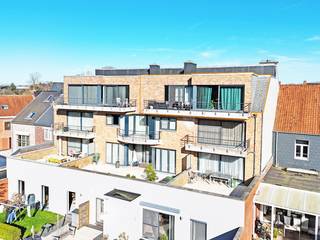 Dit gezellig, lichtrijk en energiezuinig appartement met 2 slaapkamers en afzonderlijke garagebox bevindt zich langs de Vestenstraat te...