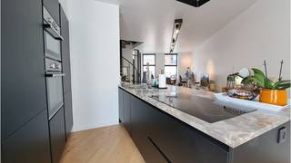 Gerenoveerde 3-slaapkamerwoning met STADSTERRAS heeft een interessante ligging in een rustige wijk in het centrum van Torhout, dichtbij...