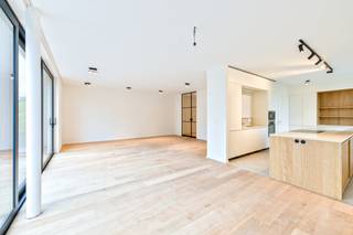 Découvrez ce magnifique appartement neuf (unité 2.1) situé sur la prestigieuse Avenue Hamoir 8, à proximité du Bois de la Cambre, de...