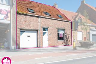 Te koop: te renoveren rijwoning op toplocatie
Deze charmante rijwoning biedt een uitstekende kans voor wie op zoek is naar een renovatieproject op een zeer gunstige ligging. Gelegen in de nabijheid van scholen, apotheek, openbaar vervoer, bakker en beenhouwer, geniet u hier van alle dagelijkse voorzieningen binnen handbereik.
De woning beschikt over:
een inpandige garage
een inkomhal
een ruime living
een keuken
een tuin
Op de verdieping bevindt zich:
een mezzanine
3 slaapkamers
een badkamer met toilet
Kortom, een woning met veel potentieel op een topligging – zeker een bezoek waard!. Info 0471 10 63 68 of info@immonoella.be