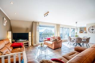 Ontdek dit prachtig en volledig instapklaar luxepenthouse, afgewerkt met kwalitatieve materialen en voorzien van een zonnig terras met een...