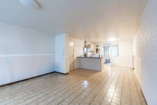 <ul>
<li>1 slaapkamer appartement gelegen in de Amsterdamstraat.</li>
<li>Sous-sol verdieping.</li>
<li>Geschikt als vaste verblijfplaats, investering of tweede verblijf.</li>
<li>Actueel verhuurd.</li>
</ul>