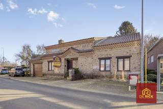 Deze rustig gelegen woning in Aspelare biedt een aangenaam uitzicht op het omliggende groen en beschikt over een EPC-label C.Op het gelijkvloers...