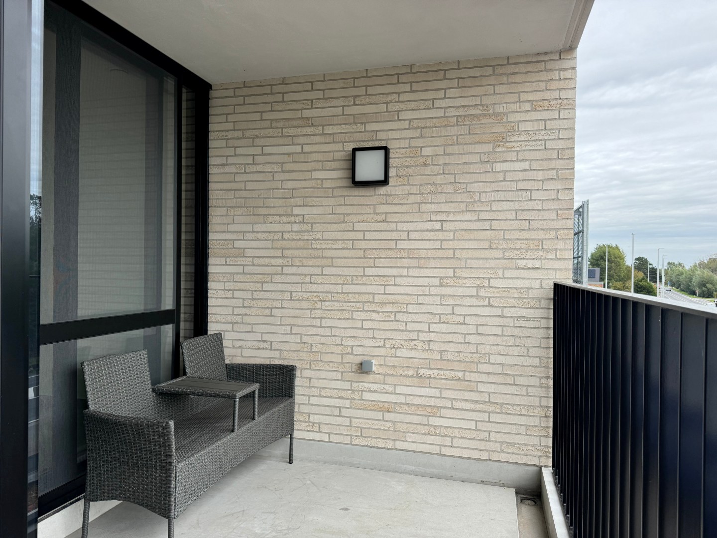 Stijlvol en energiezuinig nieuwbouwappartement met 2 slaapkamers te huur aan de rand van Veurne - foto 4